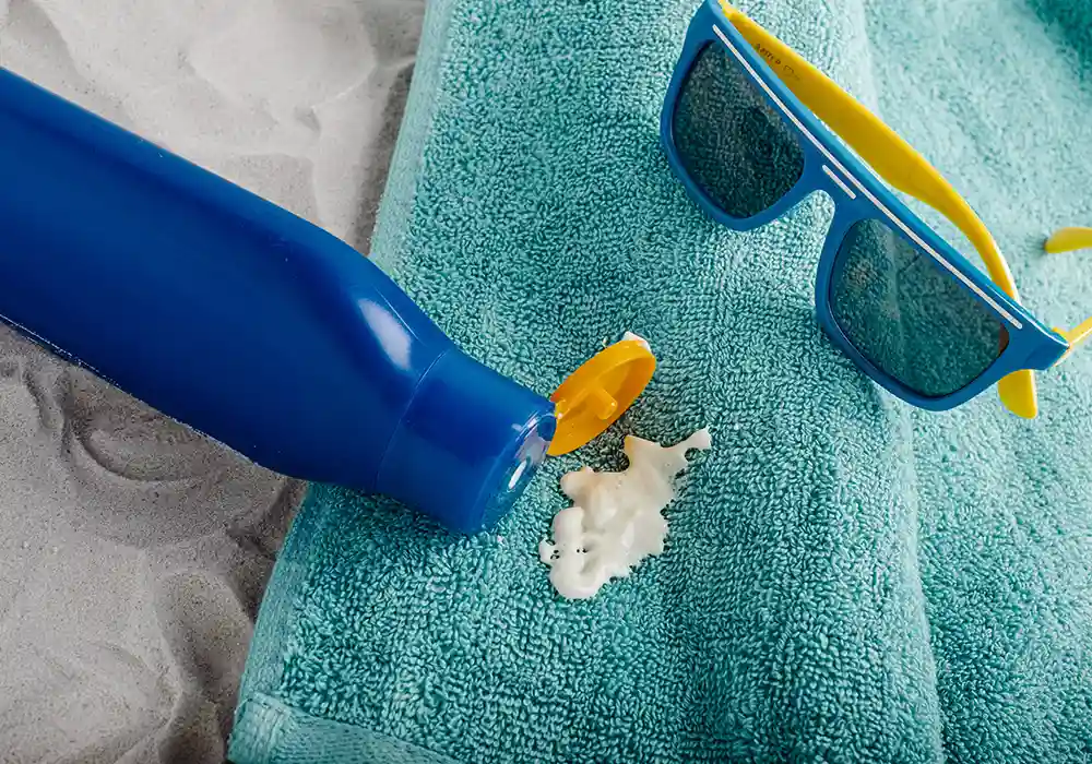 Read more about the article How to remove sunscreen stains from furniture and clothes?